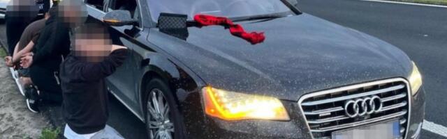 POZNAT IDENTITET UHAPŠENIH ALBANACA U SRBIJI! Na godišnjicu NATO agresije vozili se auto-putem vređali  i pokazivali simbol "velike Albanije"