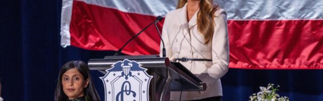 Melanija Tramp igra na sigurno: U sakou boje slonovače sa detaljem oko struka potvrdila da je ikona stila