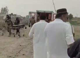 BOMBAŠ SAMOUBICA USMRTIO 15 PRIPADNIKA SNAGA BEZBEDNOSTI: Horor u Pakistanu (VIDEO)