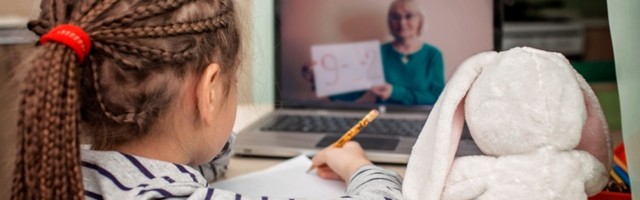 'Za 30 minuta đake treba oceniti i predavati im': Direktorka, učiteljica i mama o dečjem uspehu u školi