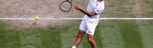 Federer upisao jubilarnu pobedu, Nori samo povremeno pretio