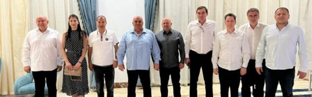 PALMA NA RAMAZANU PO DRUGI PUT BIO GOST U KUĆI SAMEHA HEVEDE, VLASNIKA LANCA HOTELA TITANIK I ALIBABA! (FOTO)