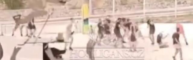 Haos u Hrvatskoj: Tuča huligana Hajduka i Osijeka (VIDEO)