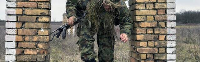 PRVI PUT S ORUŽJEM U RUKAMA! Pogledajte kako teče obuka novih vojnika na poligonima Vojske Srbije (FOTO)