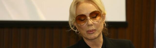 "Ljuti se bezveze, stigle su je godine": Pevač udario na Lepu Brenu