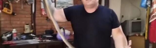 JEZIV SNIMAK: Domaćica pobegla glavom bez obzira kad je videla GRDOSIJU koju je Vladica izvukao!