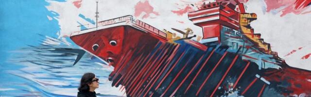 Deseti dan obnovljenog američkog bombardovanja Irana: Teheran gađao tanker u Ormuskom moreuzu, cene nafte u porastu