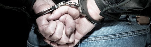 Dolijali beogradski lopovi: Obili radnju, pa pokrali slatkiše i alkohol!