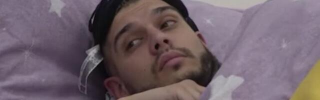 NE PRESTAJE DA ŠOKIRA: CAR došao kod DEJANA, IZVINIO SE I PRUŽIO RUKU! (VIDEO)