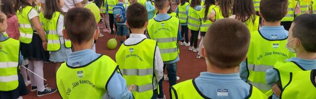 Gradska opština Medijana šestu godinu zaredom obezbedila je uniforme za đake prvake sa njenog područja