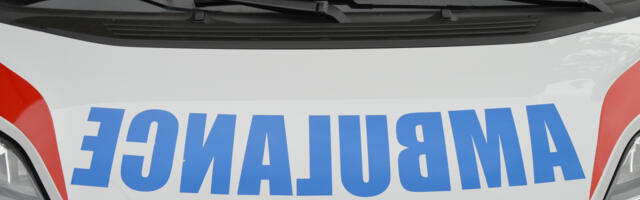 DEVOJČICI (8) AMPUTIRAN DEO PRSTA U produženom boravku pala joj klupa na ruku