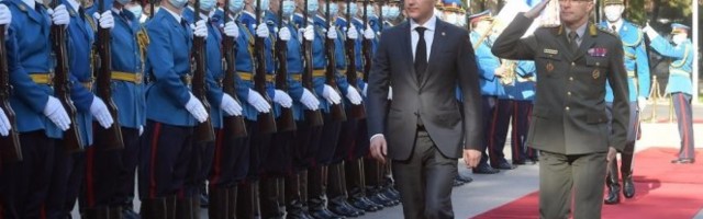 ČAST JE VODITI OVAKAV SISTEM, OVA TRI PRINCIPA SU PRIORITET ZA VOJSKU SRBIJE! Stefanović posetio Generalštab! (VIDEO/FOTO)