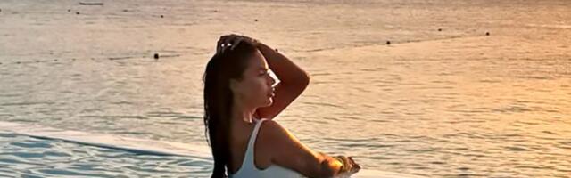 Bivša devojka Viktora Troickog POZIRANA U BAZENU tik pored mora, a svi ispod njenih GRUDI primetili OVU TETOVAŽU! (FOTO)