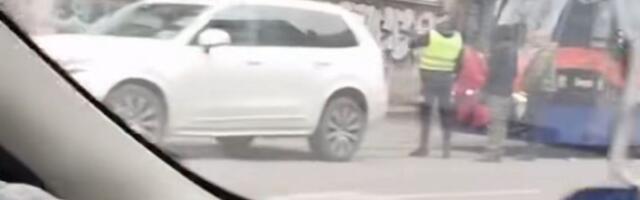 Saobraćajna nezgoda na Dorćolu: Sudarili se džip i tramvaj