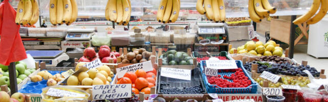 LISTA NAJOTROVNIJIH NAMIRNICA SA PIJACE GDE NI SODA NE POMAŽE: Srbi se baš njima "trpaju", simptomi su horor!
