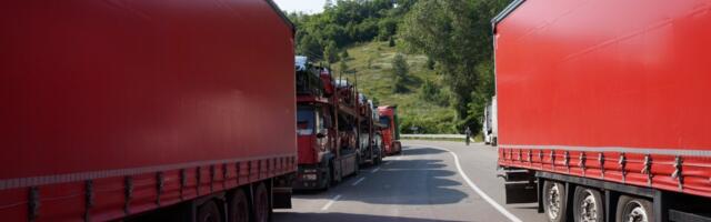 Teretnjaci na izlazu iz Srbije čekaju četiri sata na pelazu Šid