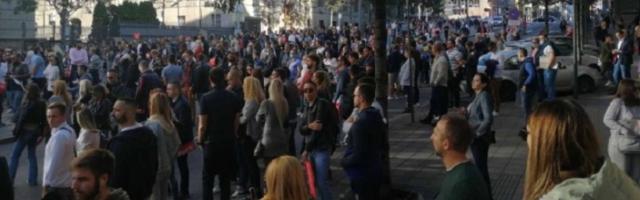 Protest advokata ispred AKS, blokiran saobraćaj (VIDEO)