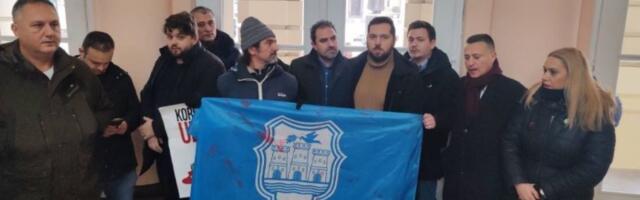 Miran Pogačar priveden dok je policija izbacivala opozicione odbornike