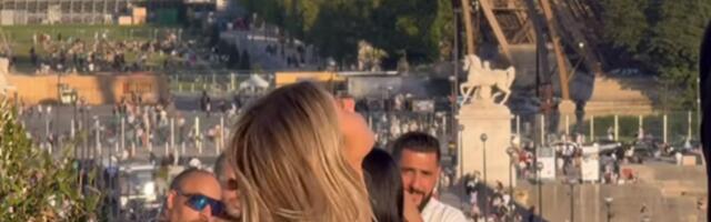 Bez imalo srama i usred dana: Influenserka skinula donji veš pred svima, pa uradila nešto što je sve zgrozilo