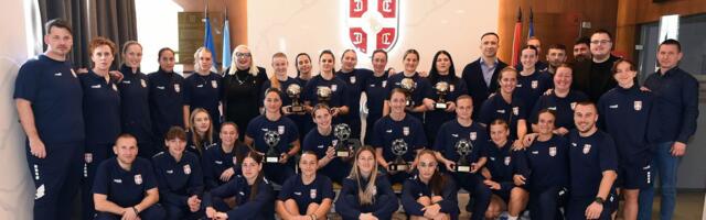 One su ponos Srbije: Dijamantske i zlatne lopte igračicama koje su ostavile trag u ženskom fudbalu! /VIDEO/