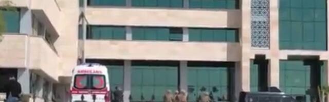 Pucnji u kancelariji guvernera u Antaliji: Na terenu policija i hitna pomoć (VIDEO)