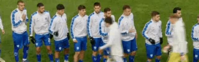 Fudbaleri BiH odbili da se rukuju sa rivalima! /VIDEO/