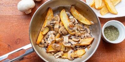 Miris iz bakine kuhinje: Prženi krompir i pečurke koji osvajaju na prvi zalogaj