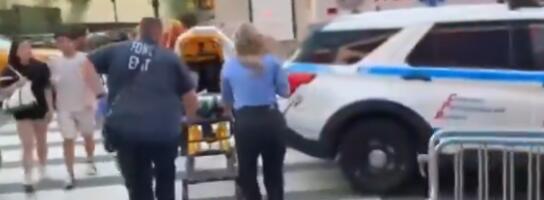 OTKRIVEN IDENTITET NAPADAČA IZ NJUJORKA! Nadrogiran sekao i napadao ljude nožem od 15 cm dužine! Nije mu prvi put da nasrće na sve redom! (FOTO/VIDEO)