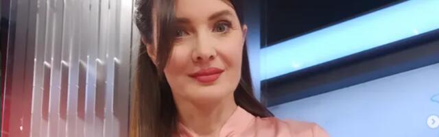 Svi su mislili da voditeljka ima modrice po telu dok je vodila Dnevnik : A ona otkrila šta joj se desilo