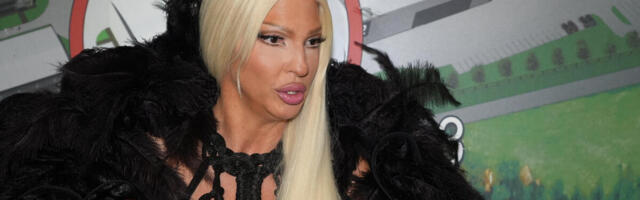 JELENA KARLEŠA U SUZAMA: Otkriveno šta se dešava u domu pevačice! "NEKADA ŽIVOT SLOMI I NAJJAČE..."