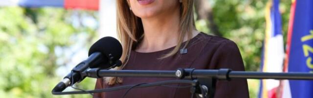 MINISTARKA S DIGITALNIM ASISTENTOM -  Radoslav rešava sve probleme građana!