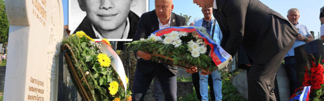 Ministar Popović odao počas zverski ubijenom dečaku! Venci na grobu malog Slobodana: "Naša obaveza je da čuvamo istinu"