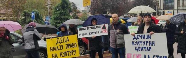 Protest radnika DKC ispred Skupštine grada i imenovanje v.d. direktorke DKORC-a