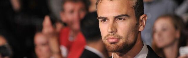 Popularni glumac zaskočio devojku svog kolege! Vrele scene na čamcu obišle svet (VIDEO)