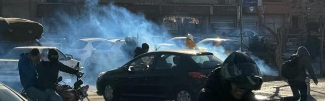 Protesti potresaju oslabljeni Iran, Tramp upozorava vlasti