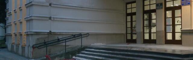 Otpao deo fasade sa gimnazije u Prokuplju, Tončev tvrdi da je sve bilo po projektu