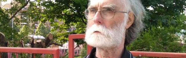 Vučić između zarđalih kašika i Crvenog slova: Ko je Slavoljub Blagojević, performer iz Niša?