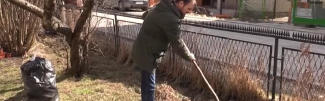 "OBRAZ, NE ĐON": Doktor radi fizičke poslove da bi preživeo