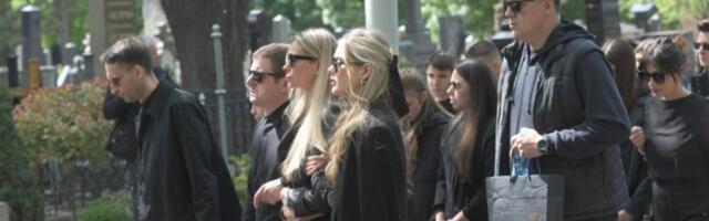 "ONO ŠTO NISTE MOGLI DA JOJ PRUŽITE..." Emotivan govor na sahrani Bojane Janković tera jezu u kosti, porodica se raspada od tuge!