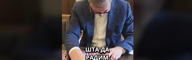 "I album ste namestili": Vučić lepi sličice, komentari su blago (VIDEO)