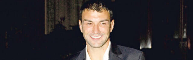 VENČAO SE VLADA MANDIĆ! Rukometaš za kojim su devojke GUBILE GLAVU oženio lepu Jasminu - mlada u CRNOJ VENČANICI! (FOTO)