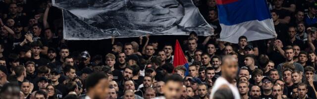 Oglasio se navijač koji je podigao transparent protiv Vučića na utakmici Partizana