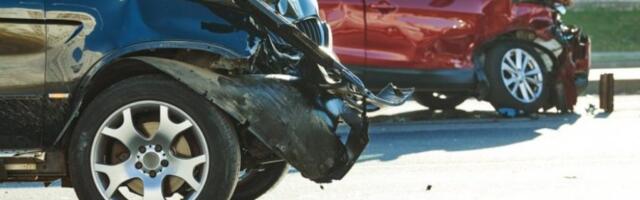 TEŽAK SUDAR NA AVALI! Vozač doživeo infarkt – automobil izleteo u suprotnu traku i izazvao haos!