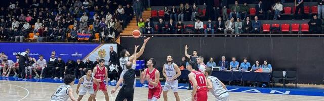 Srbi na sve strane u Jerevanu: Na klupi Bogdan Karaičić, sudija je Vlahović, a na tribinama još jedan trener