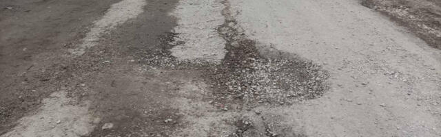 Čitaoci javljaju: Dečanska i poprečne ulice u rupama