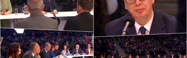 "NIKADA VIŠE NEĆETE MOĆI DA SE TAKO PONAŠATE!" Vučić okupio kandidate na izborima na bini, pa im poručio: "Menjaćemo i vas ukoliko ne budete slušali narod!"