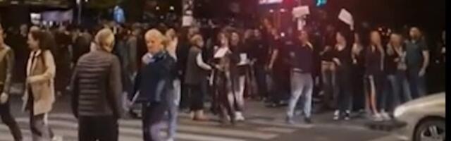 Besmisleni performansi se nastavljaju: Šaka jada blokadera maltretira Zemunce (VIDEO)