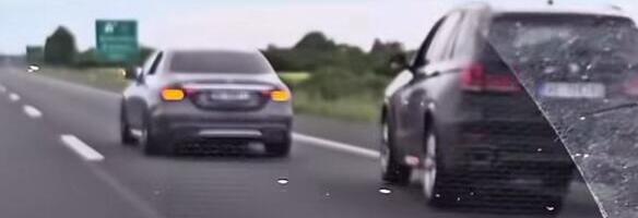ZAUZELI SVE TRAKE, PA KRENULI DA SE "UVIJAJU" Snimljena još jedna BAHATA VOŽNJA na auto-putu, ne zna se ko gde vozi (VIDEO)