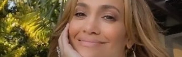 ŠOK! DŽENIFER LOPEZ POZIRALA BEZ NADOGRADNJE! Ovako izgleda njena prirodna kosa! /FOTO/