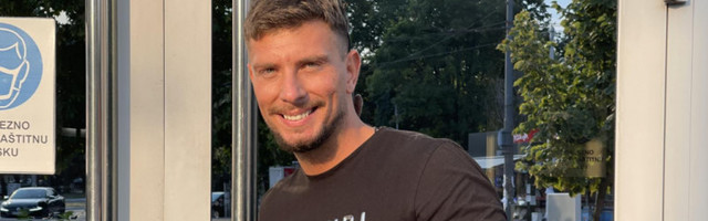 NOVI ZADRUGAR ULAZI SPREMAN! Stefan Mikić PRETI DA ZAVEDE SVE NOVE UKUĆANKE, a ova ZADRUGARKA je NJEGOV TIP DEVOJKE!